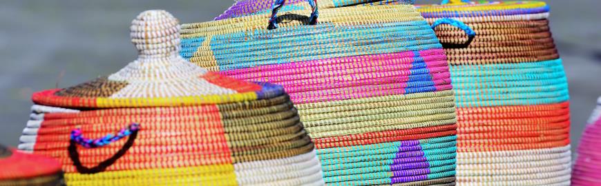 Zelfgemaakte manden in Senegal