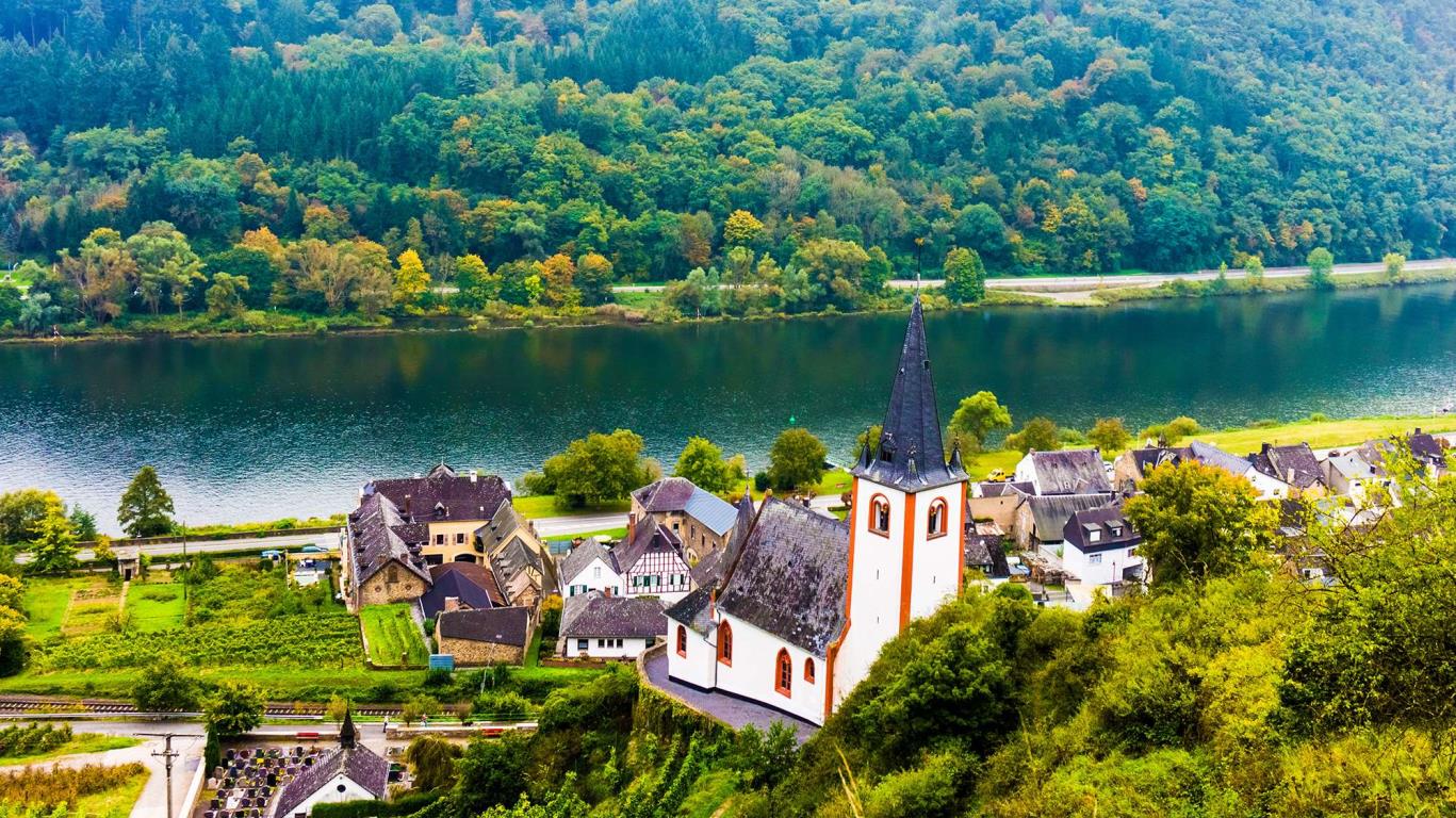 Een kerk in de Moezel