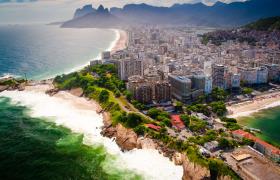 Ipanema en Copacabana Beach in Rio de Janeiro